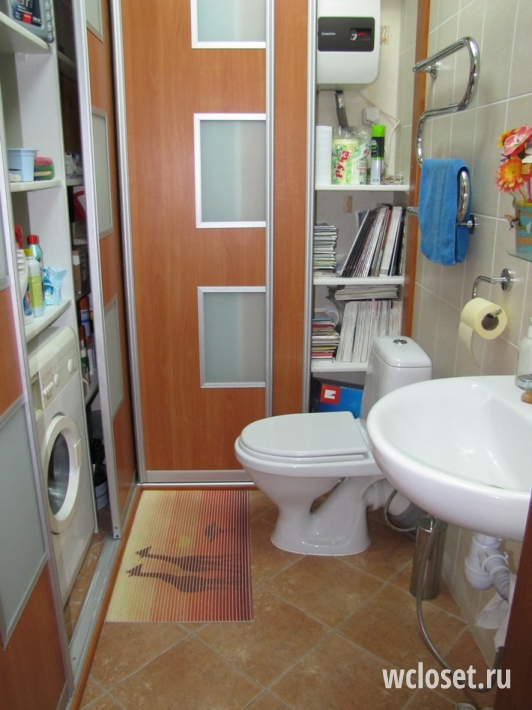 Туалет 3,7 кв.м. с большим шкафом, стиральной машиной и умывальником