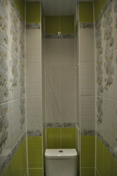 Бело-зеленый туалет площадью меньше 1 кв.м. с плиткой с фотопечатью