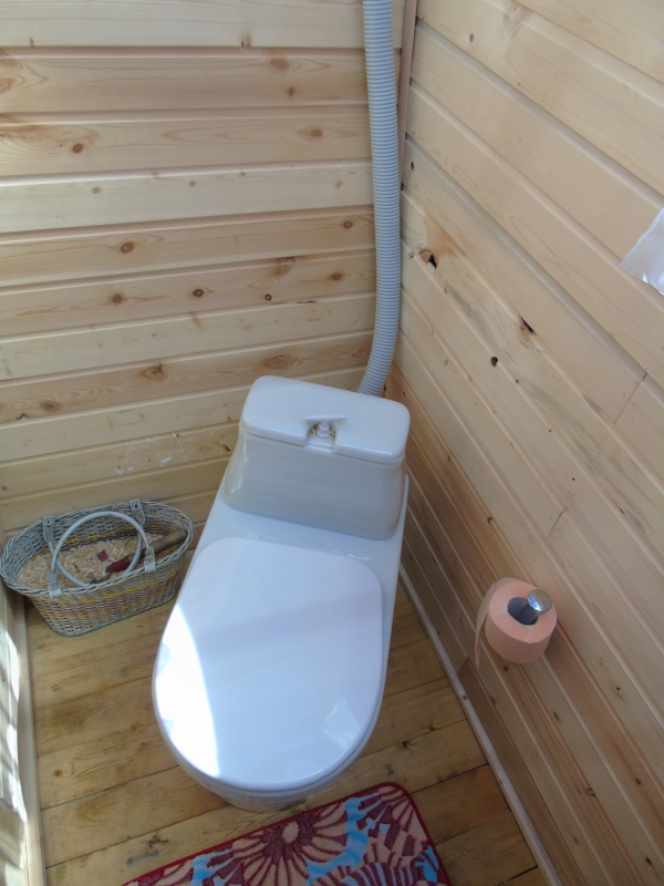 Деревянный дачный туалет своими руками