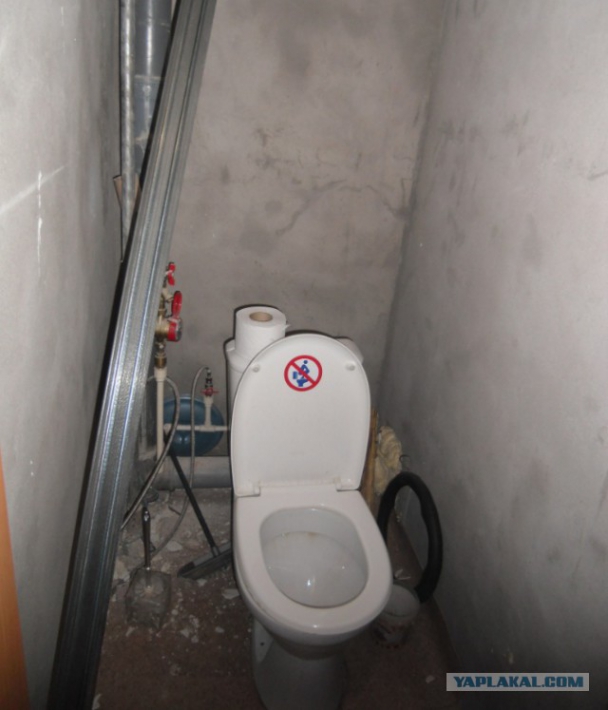Ремонт туалета кафельной плиткой - 17 фото