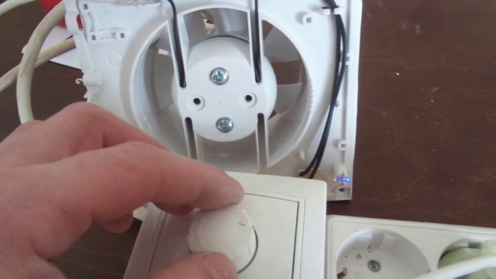 Принудительная вентиляция для туалета: как установить и есть ли от нее смысл