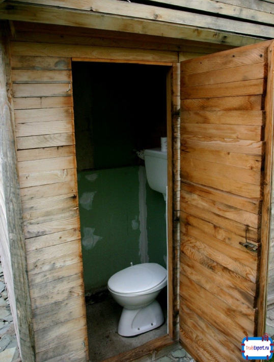 Дачный туалет без выгребной ямы и без запаха: разновидности и установка